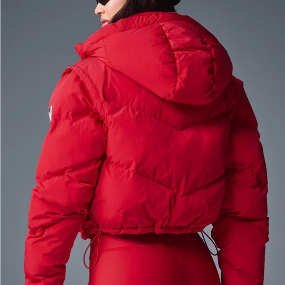 Alo Yoga Glacier Puffer jacket in Bold Red - Picture 3 of 10